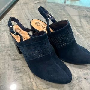 Bella Vita Blue Suede Shoes size 6.5